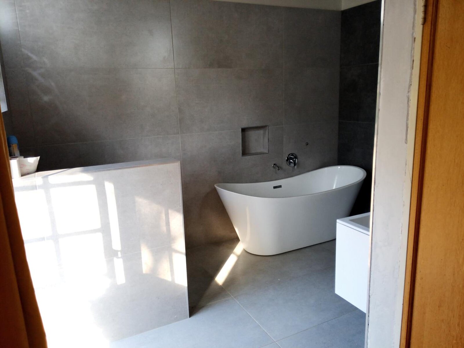Vleiloerie en-suite with bath